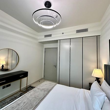 Lux BnB 1BR Spectacular Palm Sea Views Private Beach Apartment Dubai Exterior foto